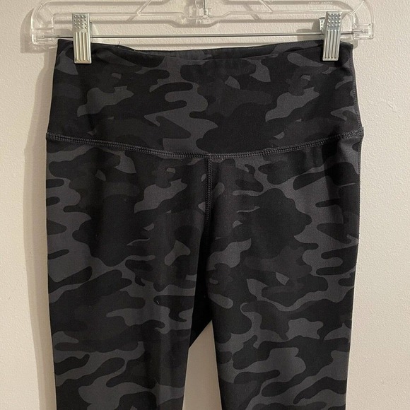 Danskin Small Athletic Leggings Black Gray Camouflage Print Style 9200 P… - Picture 2 of 6